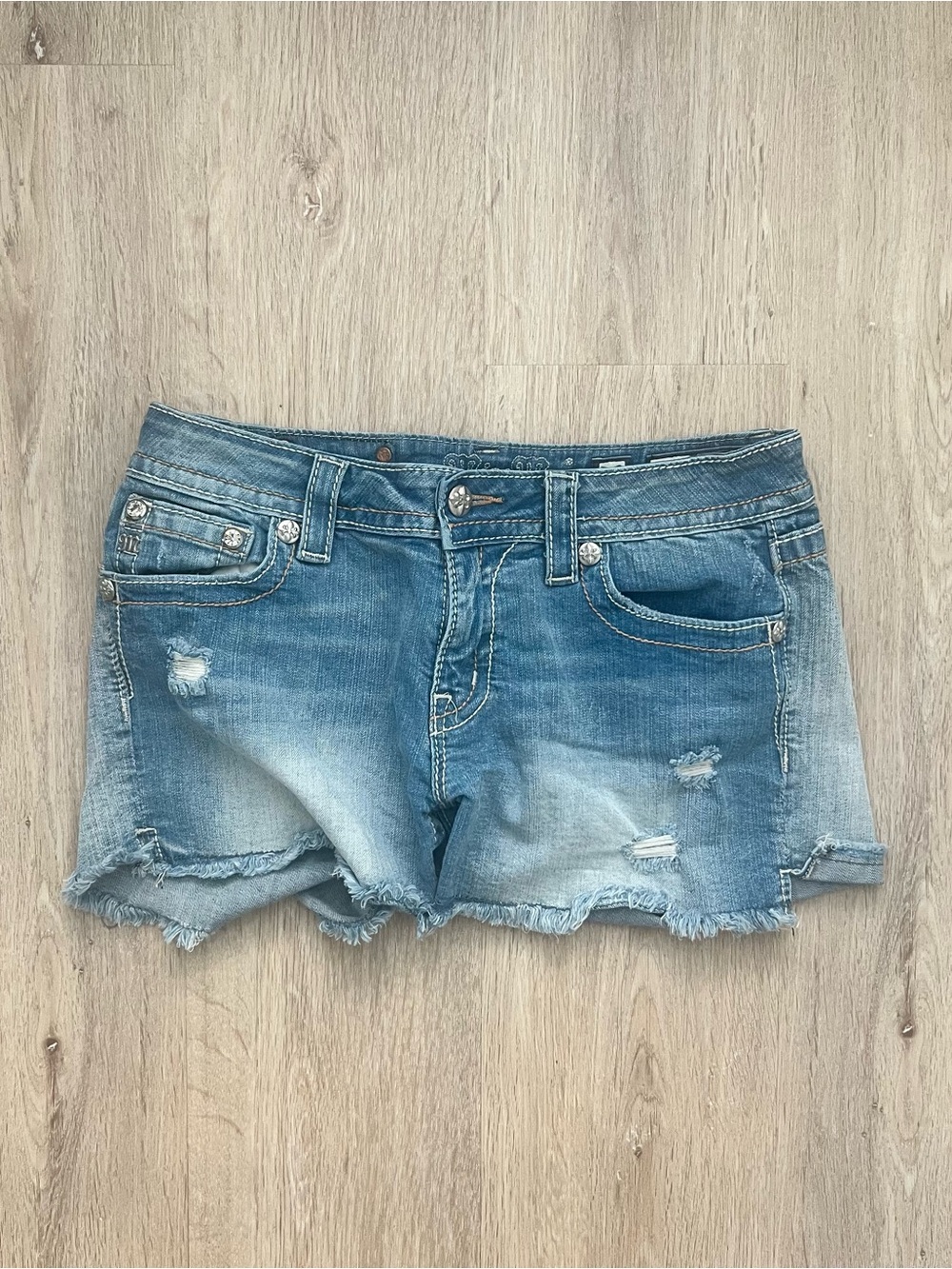 Miss Me Distressed Denim Cutoff Shorts Womens 30 Jeweled Pocket Blue JS5151H79 - Picture 2 of 9